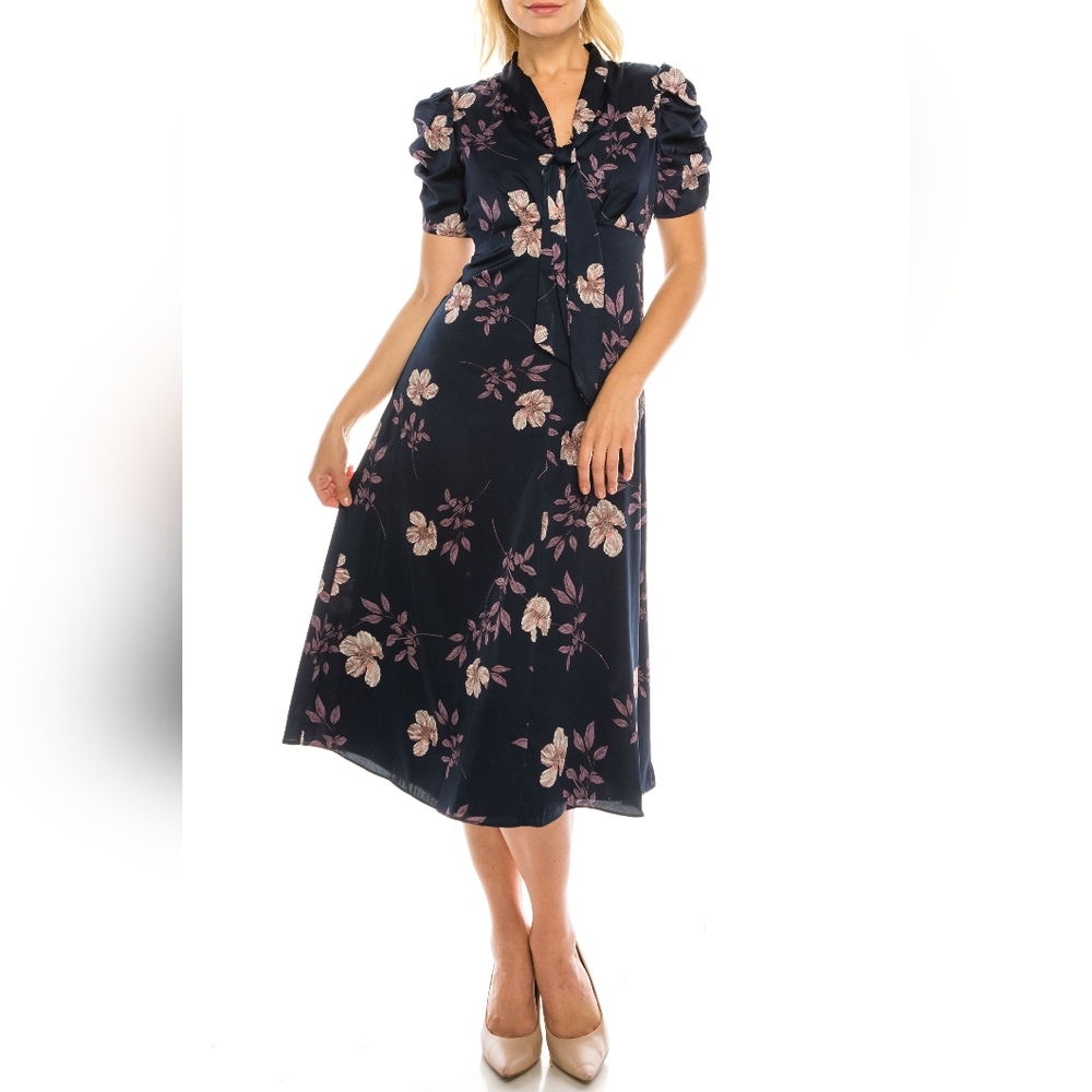 Maggy London Navy Lavender Floral Printed Satin Midi DressA stunning navy lave